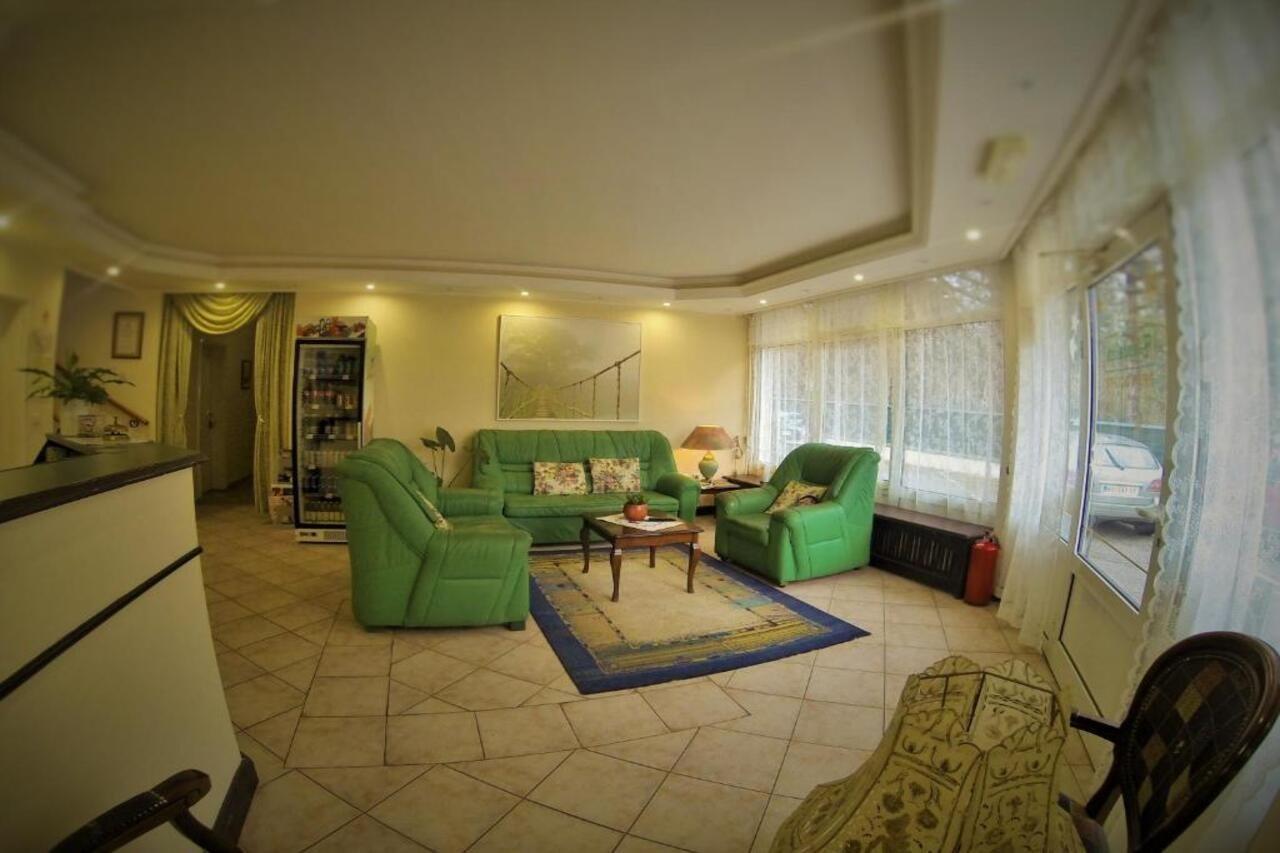 B&B Villa Evandjelina Sremska Kamenica Buitenkant foto