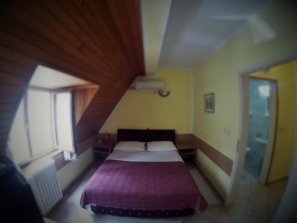 B&B Villa Evandjelina Sremska Kamenica Buitenkant foto