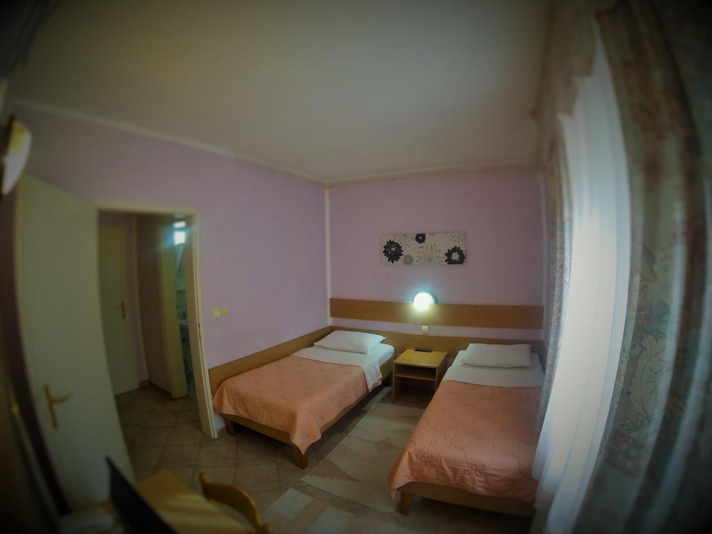 B&B Villa Evandjelina Sremska Kamenica Buitenkant foto