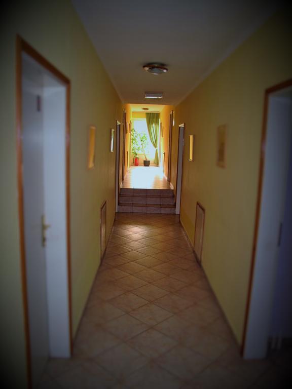 B&B Villa Evandjelina Sremska Kamenica Buitenkant foto