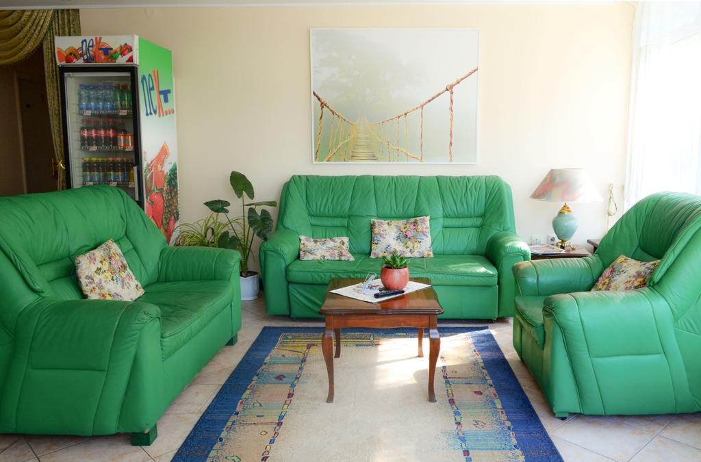 B&B Villa Evandjelina Sremska Kamenica Buitenkant foto