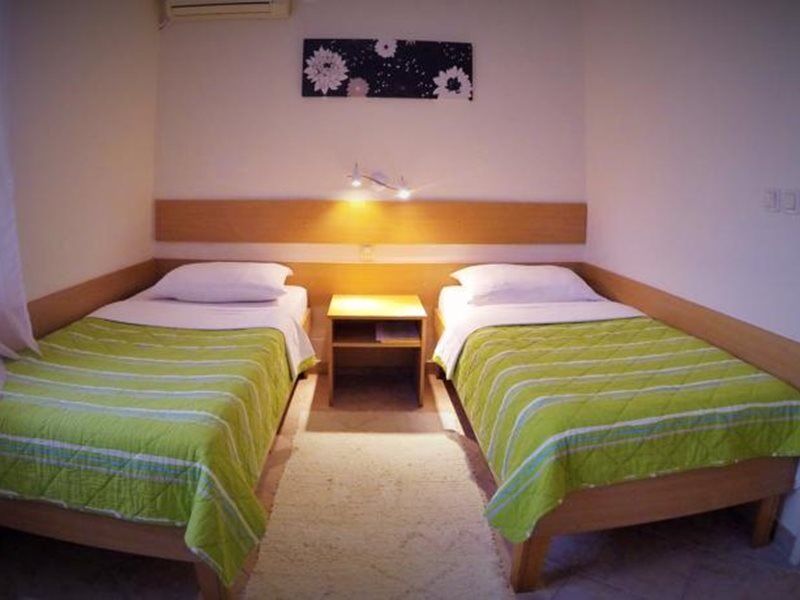 B&B Villa Evandjelina Sremska Kamenica Buitenkant foto